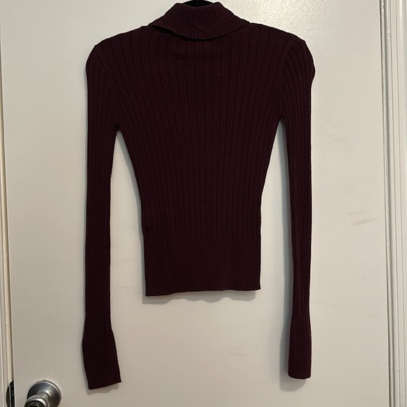 Turtle neck long sleeve, maroon in color. Size XS. Pre-loved - Picture 2 of 4